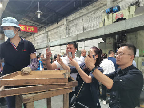 感謝單仁同學(xué)蒞臨翔宇粉末冶金交流學(xué)習(xí) 感謝單仁同學(xué)蒞臨翔宇粉末冶金交流學(xué)習(xí)